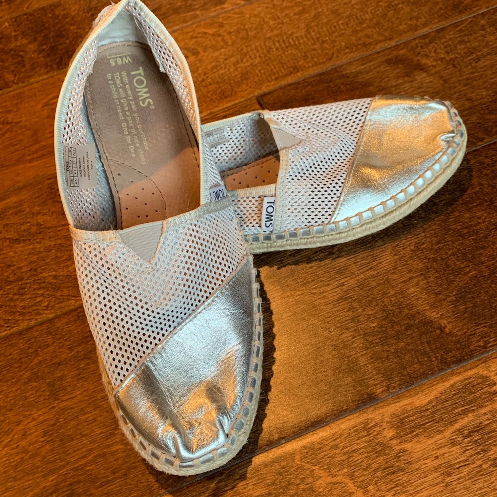 Toms Mesh and Patent Look Shoes, 6.5